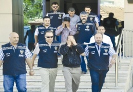 Üç hırsız yakaladı
