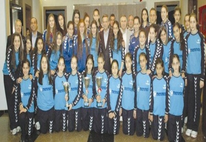 Üç kupayı yöneticilerle kutladılar