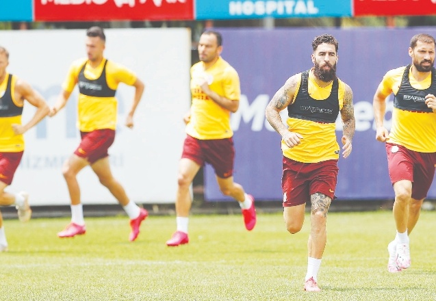 Üç oyuncuda Covid testi pozitif çıktı