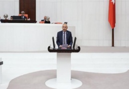 “Uçak seferlerinin az ve bilet fiyatlarının pahalı olması vatandaşları mağdur ediyor”