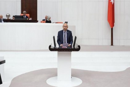 “Uçak seferlerinin az ve bilet fiyatlarının pahalı olması vatandaşları mağdur ediyor”