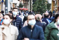 Üçüncü dalgaya kendi halimize bırakılmış gibi gidiyoruz