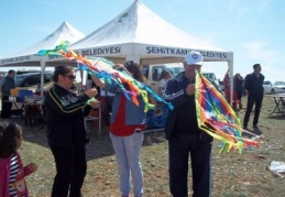 Uçurtmalar, rengarenk gökyüzünü süsledi