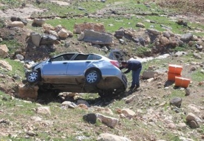 Uçuruma yuvarlanan otomobilde can kaybı olmadı
