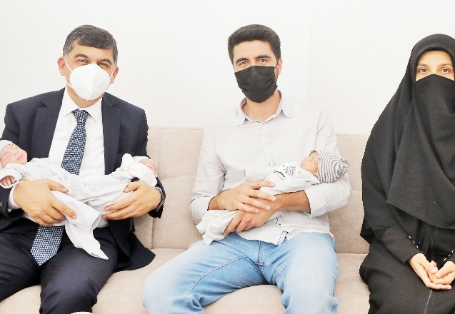 Üçüz bebeklere puset ve oyuncak armağan edildi