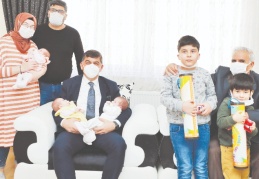 Üçüzlere puset ve eğitim kitapçığı hediye edildi