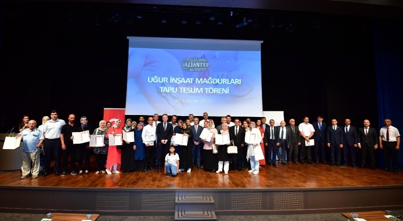 Uğur İnşaat mağdurları tapularına kavuştu