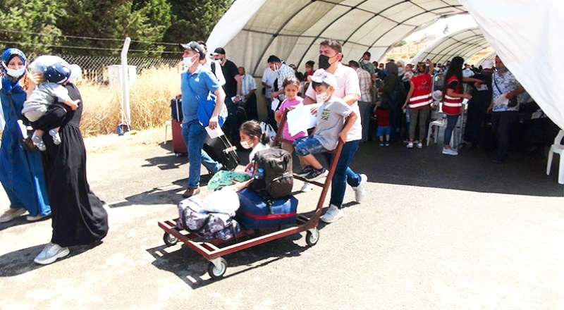 Ülkelerinde bayram yapabiliyorlar ama nedense yaşayamıyorlar!!!