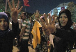 Ülkelerinde vermedikleri demokrasi mücadelesini burada verecekler!!!