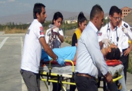 Ülkelerindeki olaylarda yaralanan 7 Suriyeli, Kilis'e getirildi.