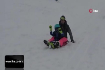 Uludağ&#039;da kar yağışı başladı, otellerde yer bulmak neredeyse imkansız