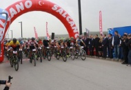 Uluslararası Dağ Bisiklet Kupası startını Başbakan Yardımcısı Şimşek verdi 