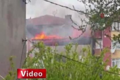 Ümraniye'de bir binanın çatı katında yangın çıktı