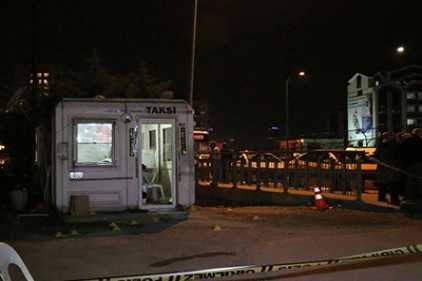 Ümraniye&#8217;de taksi durağına silahlı saldırı: 1 ölü, 2 yaralı