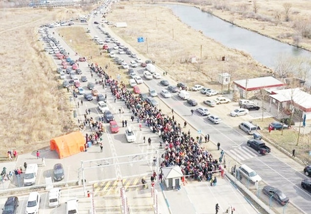 UNCHR: Ukrayna'dan komşu ülkelere sığınan mülteci sayısı 677 bin oldu