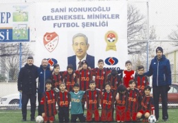 10’uncu Sani Konukoğlu Minikler Futbol Şenliği Gazilik Kupası Turnuvası yapıldı