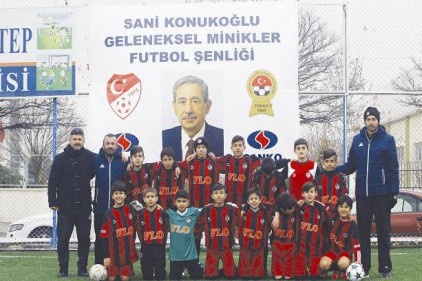 10&#8217;uncu Sani Konukoğlu Minikler Futbol Şenliği Gazilik Kupası Turnuvası yapıldı