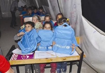 UNICEF, savaş mağduru çocuklara kırtasiye dağıttı