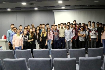 Üniversite adayları başarıya giden yolu izliyor