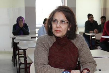 Üniversite hayaliyle gençlere ilham oluyor 