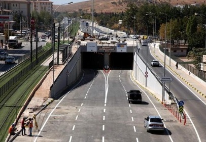 Üniversite köprülü kavşağı trafiğe açıldı 