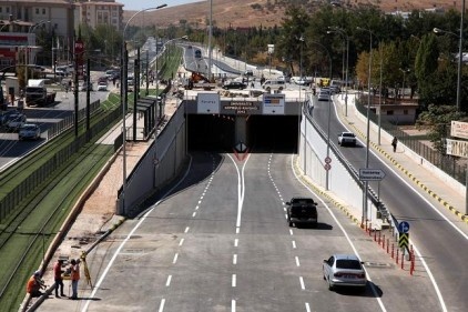 Üniversite köprülü kavşağı trafiğe açıldı 