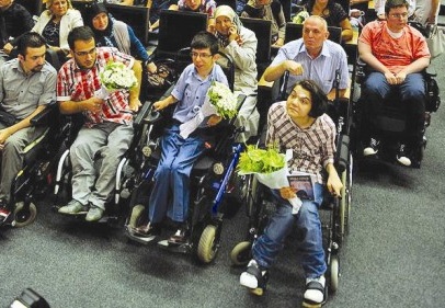 Üniversite mezunu engellilere öğretmen olma yolu