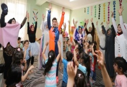 Üniversite öğrencileri minikleri doyasıya eğlendirdi 