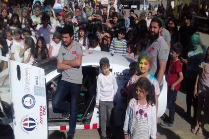 Üniversite öğrencileri ürettikleri yerli elektrikli araç "Ecotron-3" ile bahar şenliğinde 