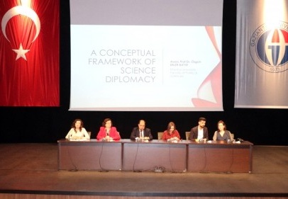Üniversite öğrencilerine bilim diplomasisi anlatıldı