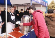 Üniversite öğrencilerine çorba ikram edildi