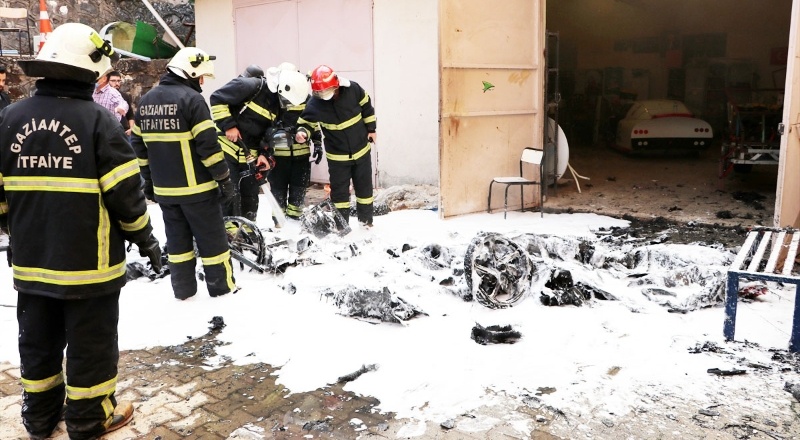 Üniversite öğrencilerinin geliştirdiği elektrikli otomobil yandı