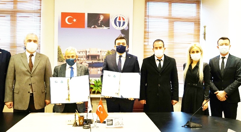 Üniversite-sanayi işbirliğini önemsiyoruz