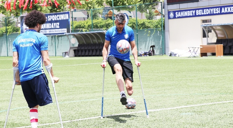 Üniversite sınavına giremedi, gol kralı oldu