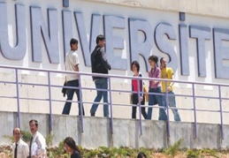 Üniversitede bildiri dağıtmak kınama cezası kapsamına alındı