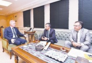 Üniversitede Tekstil Bölümünü seçecek öğrencilere asgari ücret kadar burs