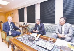 Üniversitede Tekstil Bölümünü seçecek öğrencilere asgari ücret kadar burs