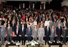 Üniversiteler toplumun sıradan bir kamu kuruluşu değillerdir
