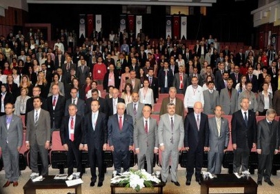 Üniversiteler toplumun sıradan bir kamu kuruluşu değillerdir