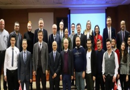 Üniversitelerin görevlerinden biri gençlere bilgi üretmeyi öğretmek