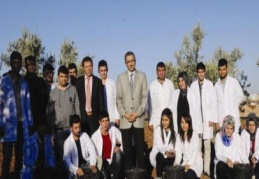 Üniversiteliler zeytin hasadında