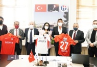 Üniversiteyle bütünleşmiş futbol kulübüne sahip olmak büyük bir avantaj