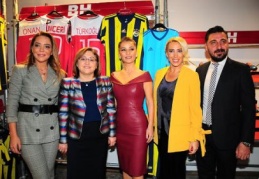 Ünlü sporcuların forma ve topları Avrupa şampiyonları için satılacak 