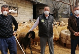 Üretim maliyetlerini ve halkın alım gücünü göz önünde bulunduruyoruz