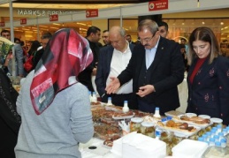 Üretime katılan kadın girişimcileri destekliyorum