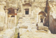 Urfa’daki 2000 yıllık kaya mezarları hayran bırakıyor