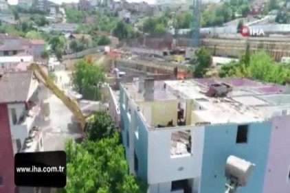 Üsküdar&#039;da riskli binaların yıkımı havadan görüntülendi