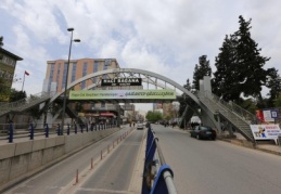Üst geçitler yenileniyor