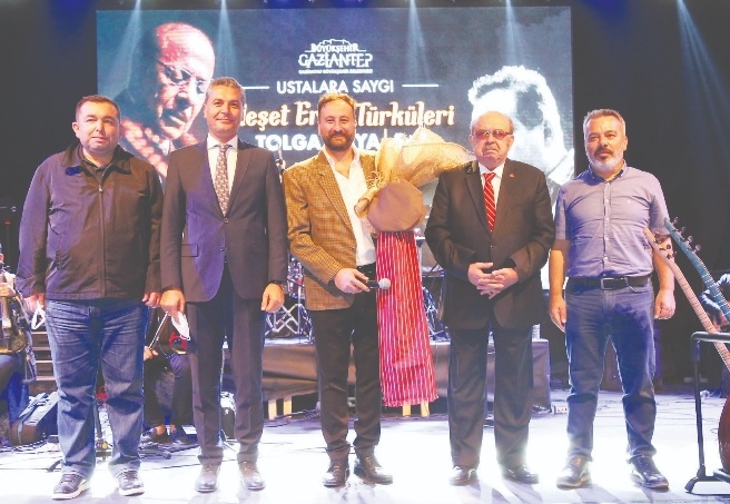 “Ustalara saygı” konserinde Neşet Ertaş anıldı