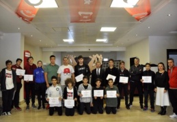 Üstün başarı gösteren öğrencilere ödül verildi